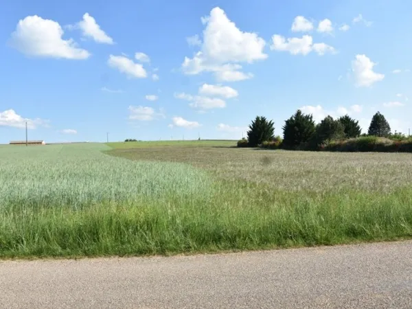 Terrain 1672 m²