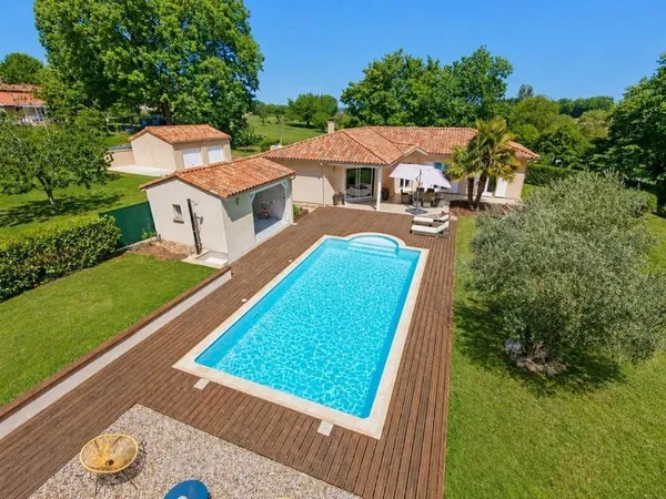 Splendide villa de plain-pied avec piscine, proche d'Aubeterre sur Dronne !