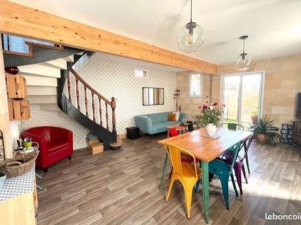 Bassin d'Arcachon - Gujan-Mestras, investisseur ou grande famille, cette belle bâtisse de ville T6 d