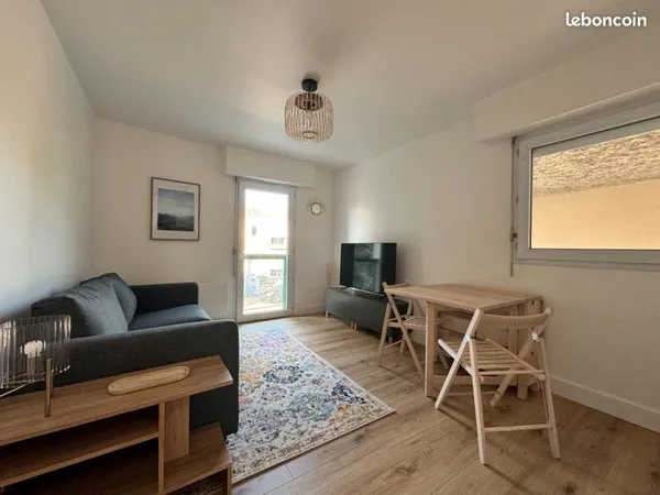 Studio rénové proche Arago