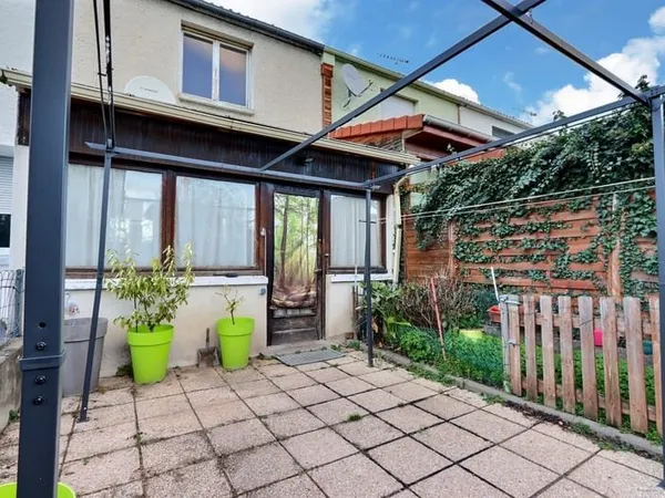 EXCLUSIVITE CLERMONT-FERRAND , maison avec cour, jardinet et gar