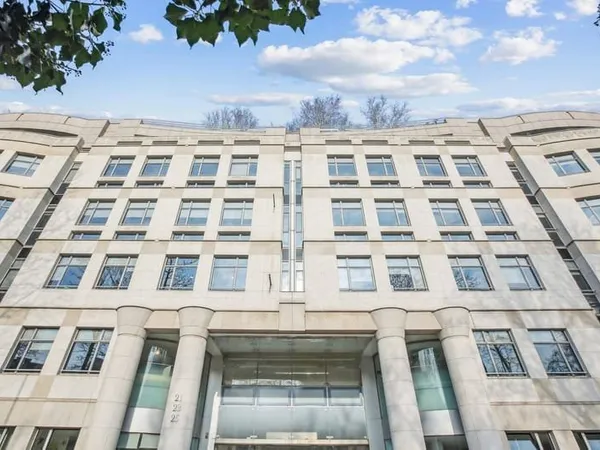 Bureaux 1006 m²