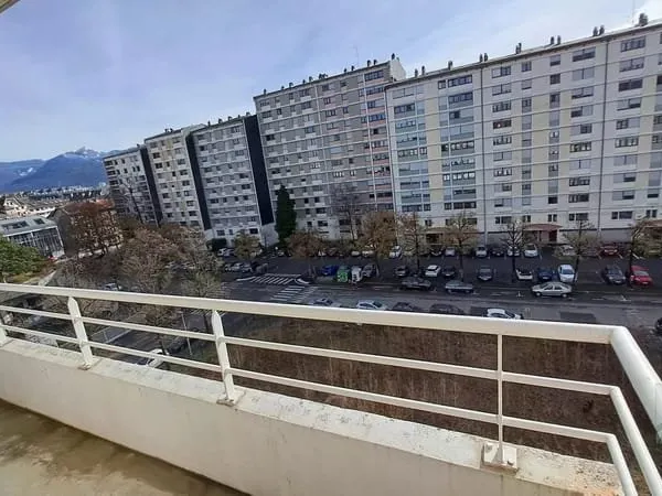 CHAMBERY - T2 avec vue dégagée