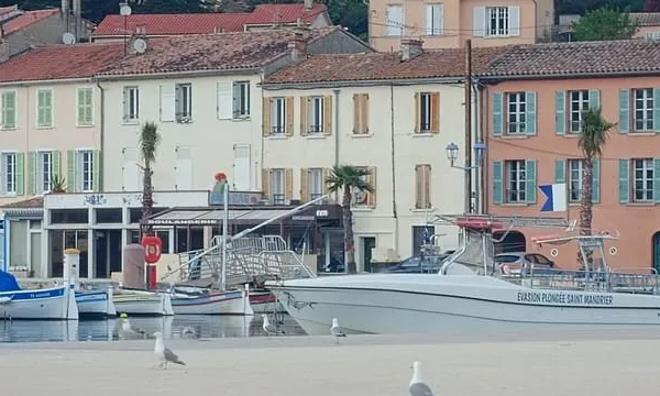** EXCLUSIVITE ** Sur Le Port ** Immeuble de Rapport ** 83430 SAINT MANDRIER SUR MER