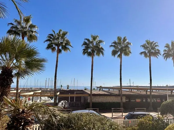 2 Pieces front de mer 06400 Cannes Palm beach