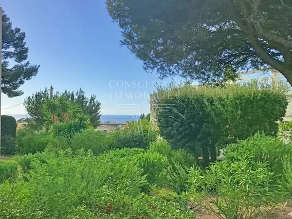 BANDOL - VIEILLE VILLE. STUDIO 35 M²