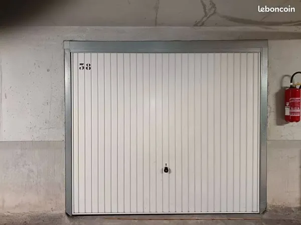 GRAND GARAGE FERME 20.20mcarrés VALROSE - 66000 €
