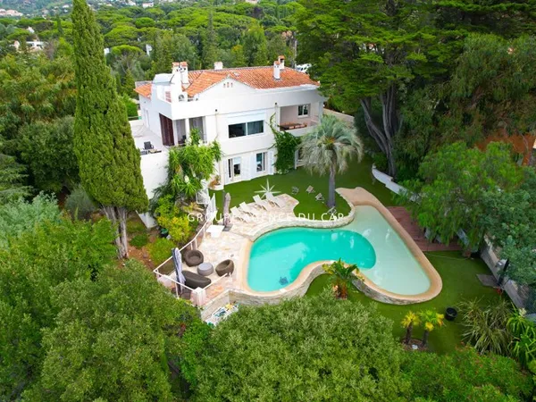 VILLA DE CHARME A PIED DU CENTRE ET DES PLAGES