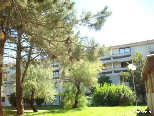 Studio 17m2 Aix La Parade parking parc