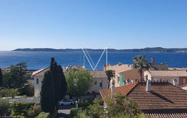 GROS POTENTIEL AVEC TRAVAUX BELLE MAISON DE MAITRE DANS LE C