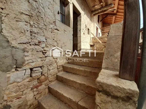 Joli potentiel pour cette maison en pierre à réhabiliter complétement