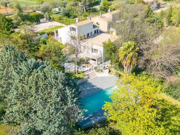 Maison Aubagne 7 pièce(s) 220 m2
