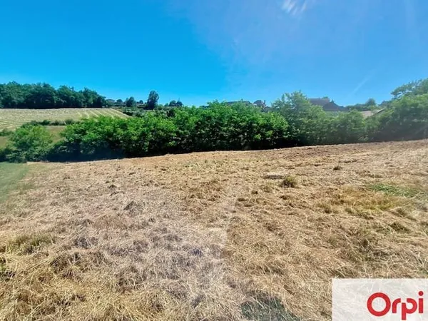 Terrain 908 m²