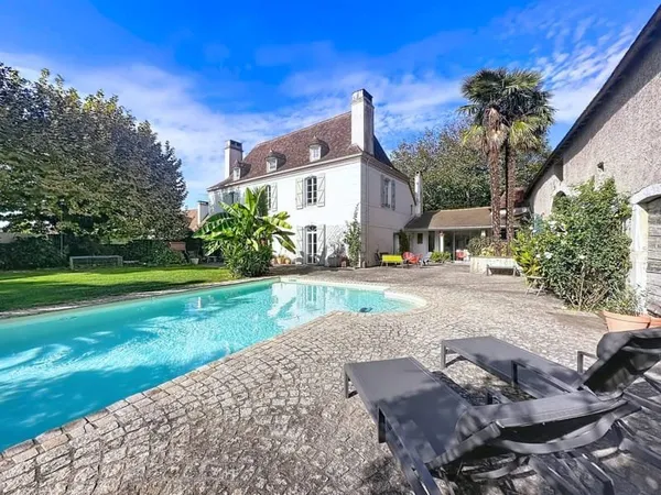 Maison 9 pièces 285 m²