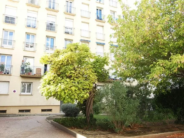 NIMES / JEAN JAURES - MAGNIFIQUE P4 DE 72m2 AVEC LOGGIA, CAVE, ASCENSEUR