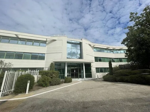 Bureau 560 m²