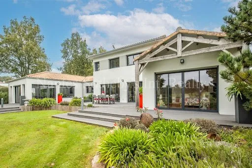 Maison 7 pièces 296 m²