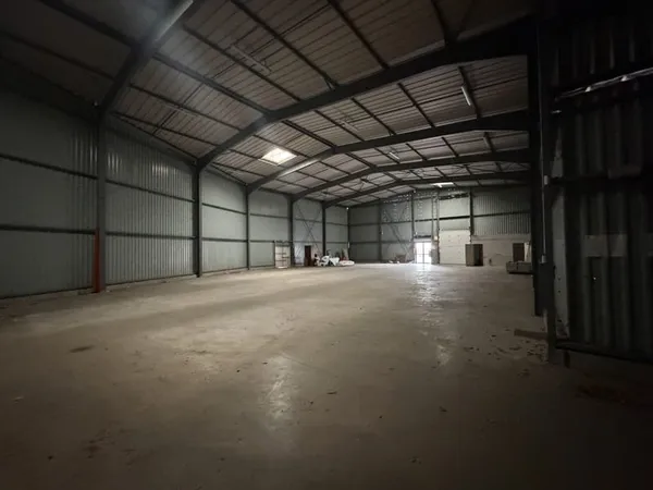 À vendre Bâtiment de stockage avec quai de chargement Ch