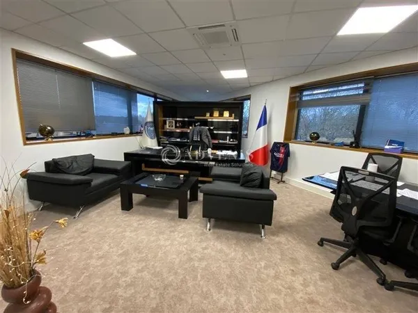 Bureau 210 m²