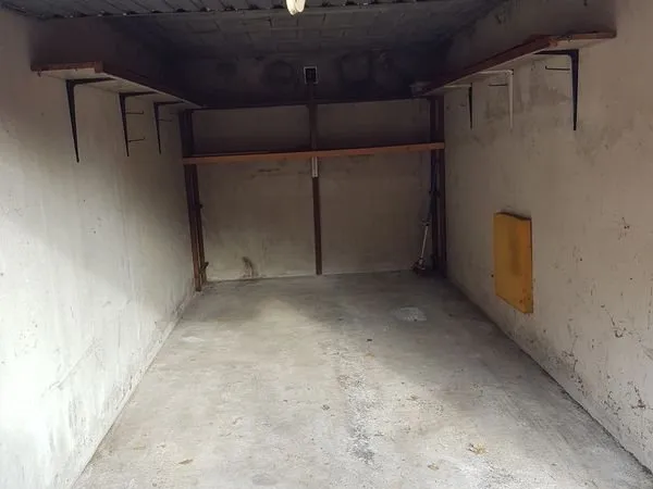 Garage fermé box dans un parking sécurisé au sein d'un copropriété privé ANNECY 74960