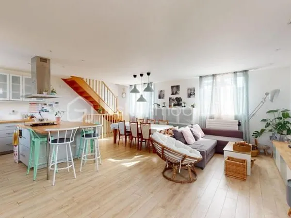 Maison familiale rénovée avec soin et confort- 4 chambres - sous-sol aménagé - dépendances