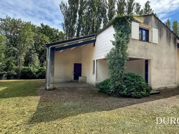 Orange, Villa d'Architecte années 70 de 134m2 Charme et Emplacement Idéal