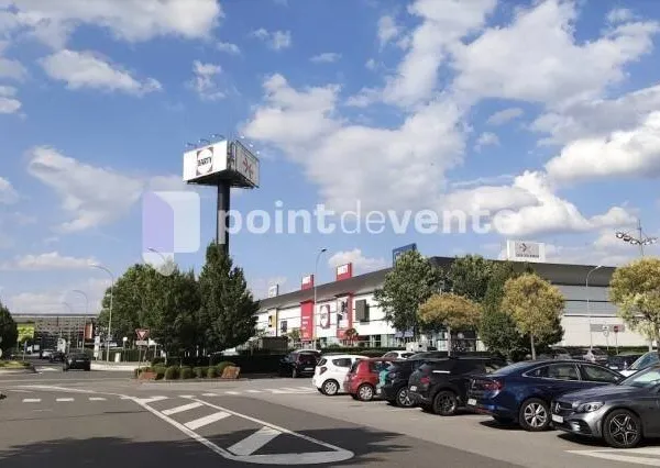 Local commercial 7624 m²