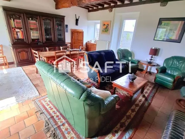 MAISON EN PIERRES AVEC NOMBREUSES DEPENDANCES