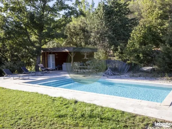 Villa 5 pièces 151 m²