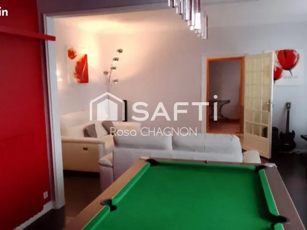 Studio 8 pièces 269 m²