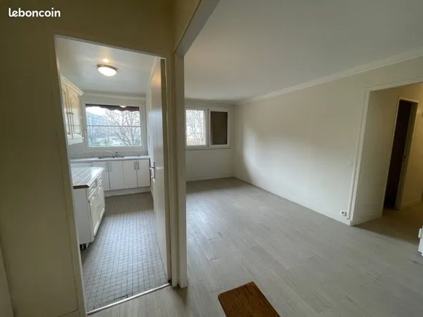 Propriétaire vends son appartement de 63 m² en rdc surélevé à Montreuil Hôpital