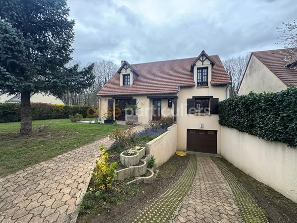 Charmante maison avec jardin arboré et sous-sol complet