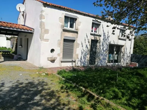 A LOUER - Sur la commune de Vix, maison trois chambres 95m²