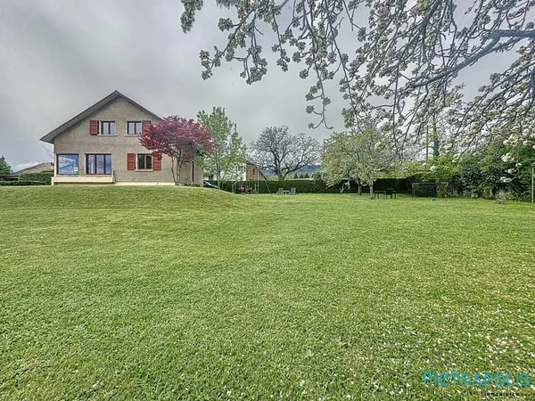 Parcelle constructible située à Divonne les Bains