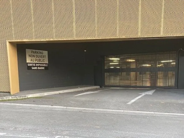 Place de parking sécurisée