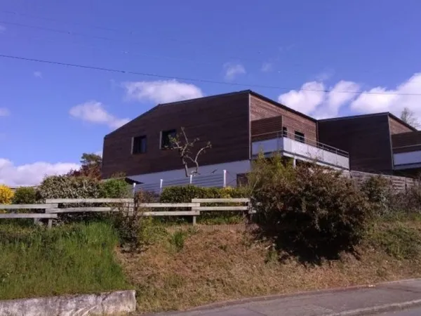 Immeuble R+1 avec 4 appartements T3 . 275m2