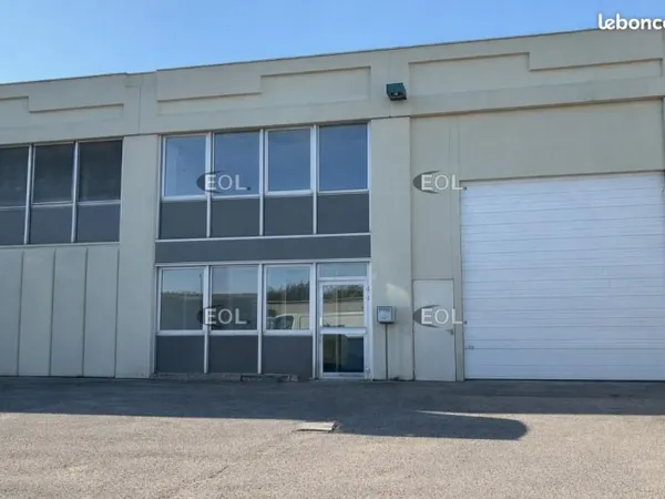 Local d'activité 582 m²