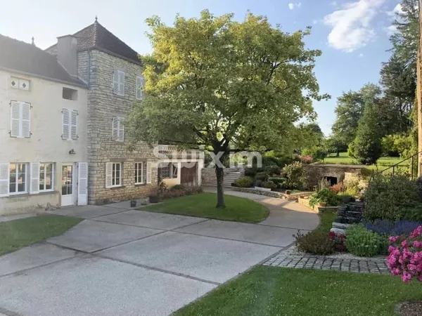 Maison 8 pièces 180 m²