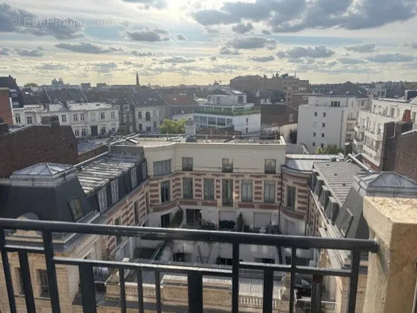 F3 avec Balcon dans un très bel immeuble avec cachet ancien