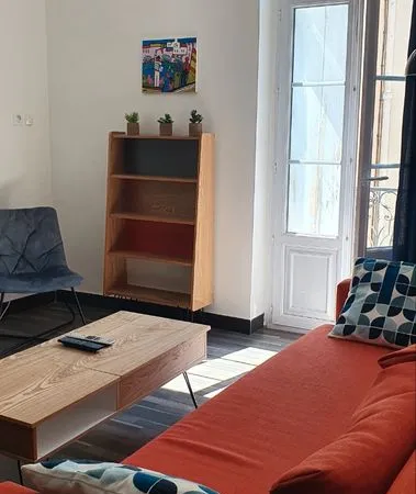 Location meublée - bail ANNUEL - T3 spacieux et confortable de 70 m2 - 2 chambres