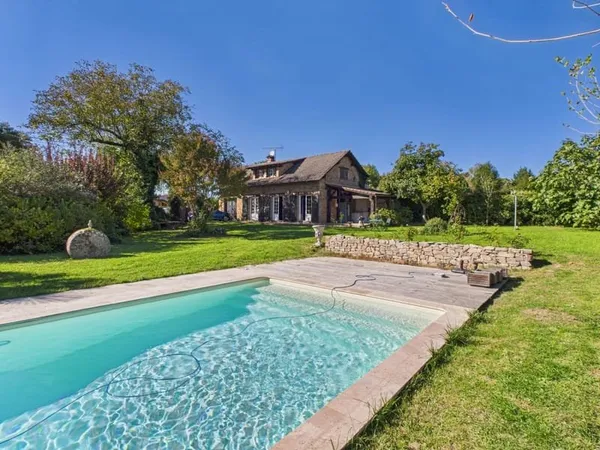 Maison de Charme avec Piscine à Mirandol-Bourgnounac