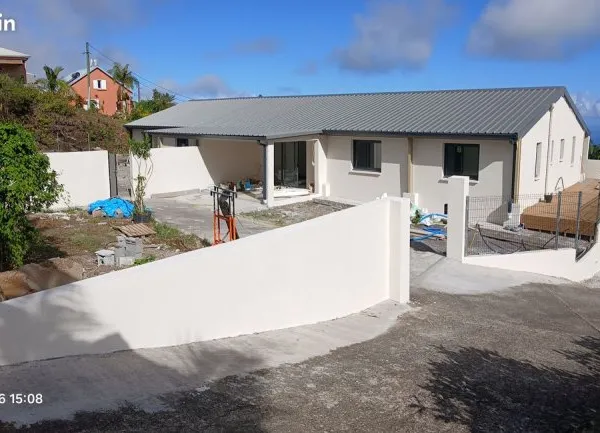 Maison F5 clôturé - 105 m² - 4 chambres - Saint-Joseph (La Crête - 2e village)