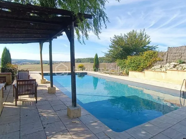 Maison de charme avec vue panoramique et piscine d'exception