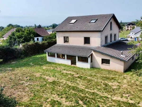 Maison 10 pièces 235 m²