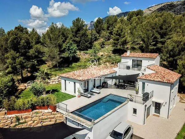 Villa 7 pièces 200 m²