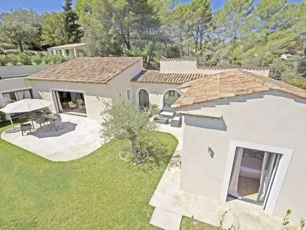 Maison de plain-pied 5 pièces 250 m²