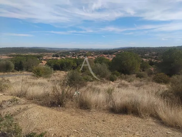 Terrain 682 m²
