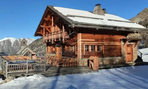 RARE CHALET SUR LES PISTES DU FRONT DE NEIGE
