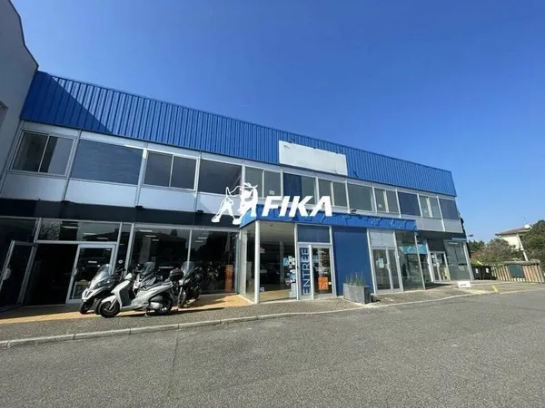 Bureau 835 m²