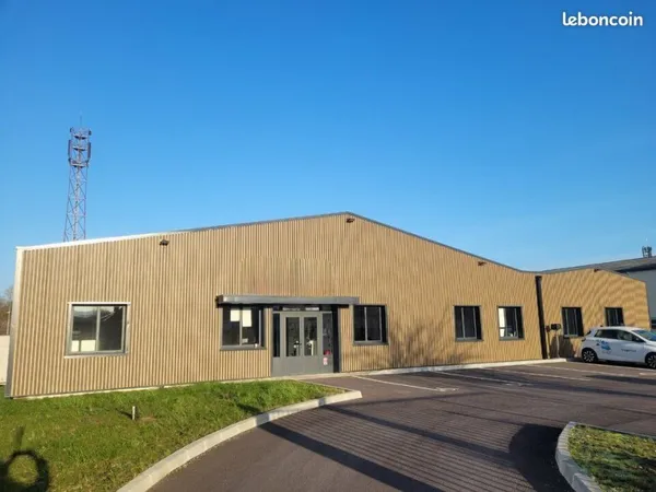 LOCAL D'ACTIVITE 710 m² OISSEL